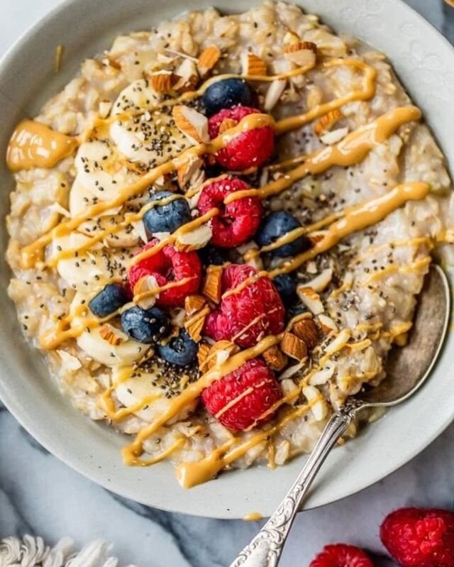 CONSIGLI NUTRIZIONALI IN CASO DI REFLUSSO 🤢
.
.
💚consumare una dieta ricca di fibre
💚mangiare lentamente 
💚fare pasti piccoli e frequenti 
💚assumere aceto di sidro di mele prima dei pasti
💚cibi consigliati: cereali integrali, avena, carne bianca, verdure a foglia verde, melone, banana, zenzero, aloe vera
.
.
#reflux #reflussogastroesofageo #reflusso #reflussogastrico #reflussoacido #stomach #stomaco #salute #health #healthyfood #healthylifestyle #healthy #rimini #romagna #riccione #eatclean #eathealthy #benessere #wellness #autumn #autumnvibes #autunno #fall #fallvibes #fallseason #november #novembre #colazione #breakfast #recipe