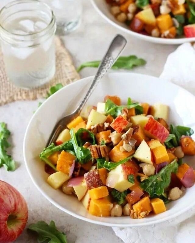 EFFETTI NEGATIVI DEL CONSUMO DI FRUTTA DOPO I PASTI 🍎🍏🍎🍏
.
.
🍎altera la digestione, rallentando lo svuotamento gastrico
🍏fermenta e produce gas, causando indigestione e gonfiore addominale 
🍎un elevato consumo di zuccheri dopo il pasto può inibire l’assorbimento di nutrienti 
🍏se associato ad altre fonti di carboidrati, aumenta Indice e Carico Glicemico dei pasti
.
.
#frutta #fruttafresca #fruit #diet #dieta #dietasana #dietamediterranea #rimini #riccione #romagna #eathealthy #eatclean #healthy #healthylifestyle #healthyfood #autumn #autumnvibes #autunno #fall #fallvibes #fallseason #november #novembre #domenica #sunday #sundayvibes #meal #lunch #dinner #food