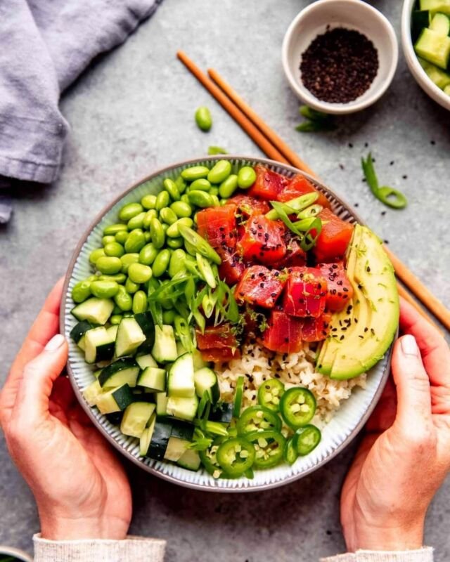 CIBI RICCHI DI PROTEINE: VEGETALI (per 100 g)
.
.
💚spirulina 58 g
💚lievito alimentare 50 g
💚semi di canapa 33 g
💚mandorle 21 g
💚tempeh 20 g
💚semi di zucca 19 g
💚semi di lino 18 g
💚anacardi 16-18 g
💚tofu 17 g
💚semi di chia 16 g
💚noci, nocciole 15 g
💚noci brasiliane, pinoli 14 g
💚fagioli di soia edamame 11 g
💚lenticchie, ceci, fagioli neri 9 g
💚piselli 5-6 g
.
.
#plant #plantbased #plantprotein #proteine #protein #proteinevegetali #diet #dieta #dietasana #dietamediterranea #eatclean #eathealthy #healthy #healthyfood #healthylifestyle #benessere #salute #health #wellness #rimini #romagna #riccione #giovedì #thursday #november #novembre #autumn #autunno #fall #fallseason